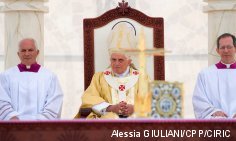 Description : 10 mai 2009: messe célébrée par le pape Benoît XVI au stade d'Amman, Jordanie.