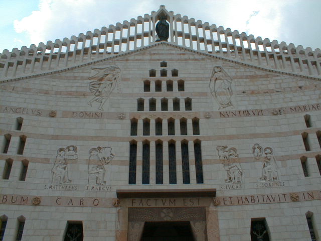 Façade de la basilique